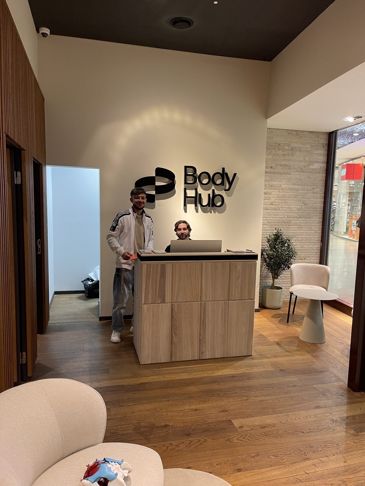 Empfangsbereich im BodyHub Studio Pasing